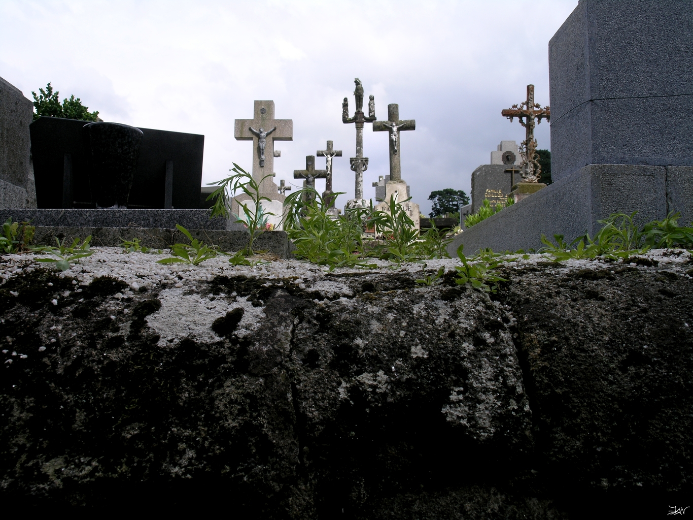 ../images/000-01 Locronan cimetière 2005.JPG